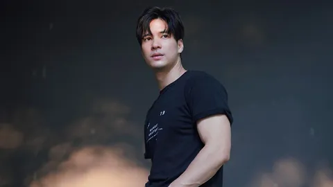 แฟนคลับเป็นห่วงกันยกใหญ่ หลัง "ไมค์ ภัทรเดช" ปวดหลังอย่างรุนแรง จนต้องพบแพทย์ด่วน