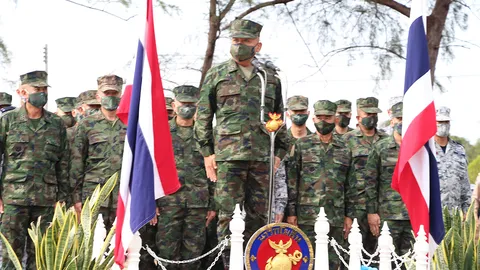 ผบ.ทร. ลุยค่ายจุฬาภรณ์ ตรวจเยี่ยมการฝึก "ยุทธการพิทักษ์ด้ามขวาน 64"