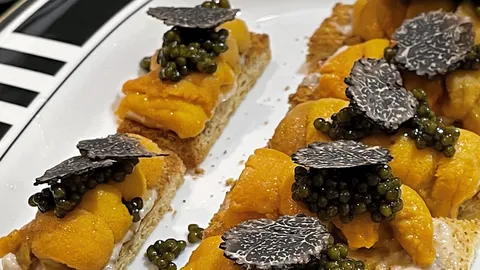 “อูนิ” ไข่หอยเม่น ทั้งถาดเป็นของเรา เราจะกินเท่าไหร่ก็ได้