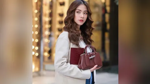 รอบรั้วการตลาด : Longchamp เลือกใบเฟิร์น พิมพ์ชนก เป็น Brand Muse คนใหม่
