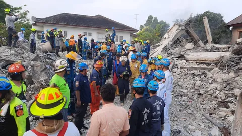 คนใจบุญ มอบเงิน 1 ล้านบาท ช่วย 4 ครอบครัววีรบุรุษกู้ภัย เหตุไฟไหม้บ้านถล่ม