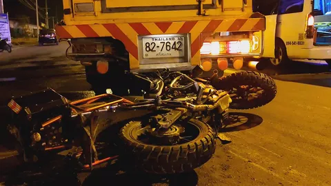 บิ๊กไบค์อัดท้ายรถ 6 ล้อก่อนถึงแยกบ้านหนองยาง 2 หนุ่มศรีสะเกษดับคาที่