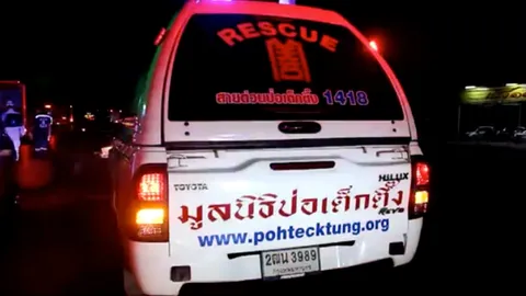 บังขายผ้าชะตาขาด ข้ามถนนโดนชนแล้วหนีตายคาที่ ก่อนรถเก๋งชนซ้ำที่ปทุมธานี