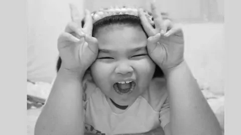 สุดแรงยื้อ "น้องมิ้นท์" เด็กถูกบั้งไฟตกใส่หัวเสียชีวิตลงอย่างสงบที่ รพ.