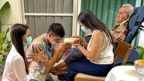 สงกรานต์หวานชื่น “ณเดชน์-ญาญ่า” ควงคู่รดน้ำดำหัวพ่อแม่