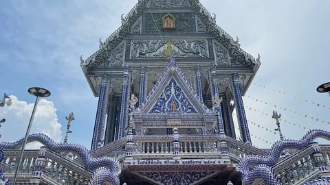 "เลขเด็ด" หญิงใบ้ สงกรานต์ออนทัวร์ "โบสถ์สีน้ำเงิน"