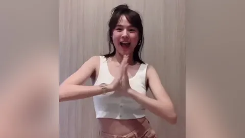  แพทตี้ เต้นแก้เหงา โชว์หน้าท้องขาว จน แดน ต้องถามใส่เสื้อหดทำไม