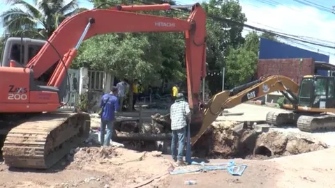 เตรียมซ่อมหลุมยุบกลางถนนมิตรภาพ เทศบาลนครโคราชยันดูแลคนเจ็บทุกราย