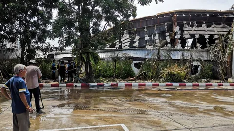 ไฟไหม้คลังน้ำมันทำเสียหายหนัก ผวจ.นครปฐม ชี้ วอดไม่ต่ำกว่า 200 ล้าน