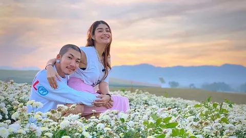 แจ๊ส-แจง ยินดียกรถตู้ที่จอดไว้ไม่ได้ขับ ให้นำไปใช้รับผู้ป่วยโควิดได้