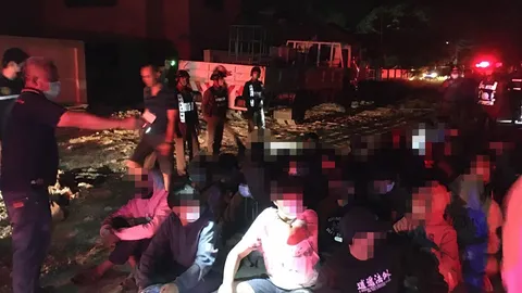 ตร.ลำพูนสนธิกำลังรวบแก๊งเด็กแว้นกว่า 30 คน รวมตัวแข่งรถไม่กลัวโควิด-19