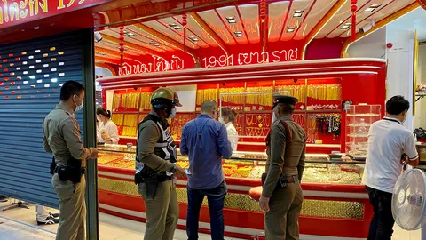 บุกเดี่ยวชิงทองกวาดไปร่วมล้าน ห้างดังงามวงศ์วาน จี้ จยย.หนีลอยนวล