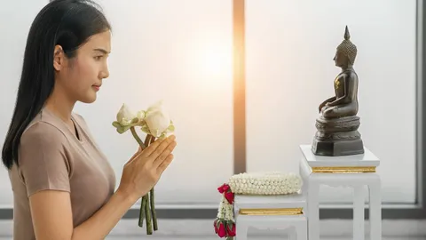 ศีล 5 ข้อ หลักคุณธรรมพื้นฐานของชาวพุทธ มีอะไรบ้าง?