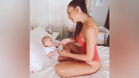 แซ่บได้อีก เทย่า โพสต์ภาพเลี้ยงลูกสาว แต่ชุดเลี้ยงลูกสวยเซ็กซี่มาก