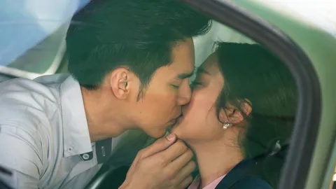 บูม จูบปลอบ แม็กกี้ ตุ๊กตาผีพักหลอน พาฟินจิกหมอนแทน