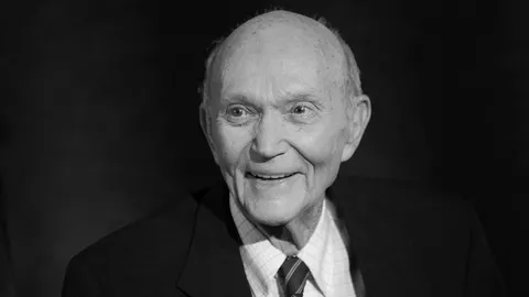 ไมเคิล คอลลินส์ นักบินอวกาศภารกิจ ‘อพอลโล 11’ เสียชีวิตแล้ว