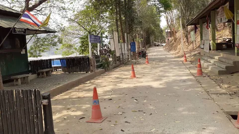 บ้านแม่สามแลบ-ท่าตาฝั่งแทบร้าง คนอพยพหนีการสู้รบ หลบเข้ามาจุดปลอดภัย 