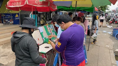 ป้ารัตน์หวยอลเวง รับโควิด-19 ทำขายลอตเตอรี่ยาก โชคดีที่ยังมีลูกค้าประจำ