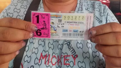 แม่ค้าลูกชิ้นปิ้ง หาซื้อเลขเด็ดไม่ได้ ได้เลขใกล้เคียง สุดท้ายถูกรางวัลที่ 1