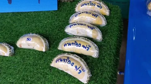 พ่อค้าทุเรียนใจดี คืนกำไรให้ลูกค้า คนท้อง-คนแก่-นักรบเสื้อกาวน์ กินฟรี