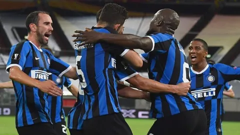 ทีมจากพรีเมียร์ลีกเล็งกระชากอดีตแข้ง "แมนยูฯ" คัมแบ็กแดนผู้ดี