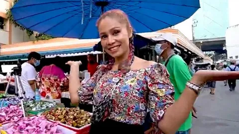 รู้จัก "มาดามมด" แม่ค้าขวัญใจมหาชน ไลฟ์สดขายผลไม้ ออเดอร์มาเพียบ (คลิป)