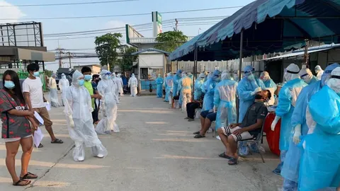 จับตาคลัสเตอร์ใหม่ แคมป์คนงานย่านแพรกษา ตรวจ 200 คน ป่วยโควิด 65 ราย
