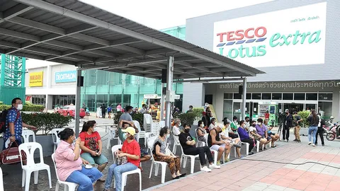 โลตัส พระราม 4 เริ่มฉีดวัคซีนให้ประชาชนเขตคลองเตยแล้ว