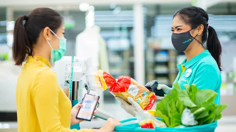 โลตัส พร้อมจ้างพนักงานร้านอาหารในศูนย์การค้าโลตัส ที่ได้รับผลกระทบจากมาตรการห้ามรับประทานในร้าน