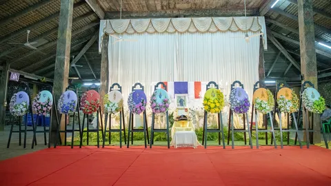 อัญเชิญพวงมาลาหลวง วางหน้าหีบศพ ทหารพรานพลีชีพ เหตุปะทะที่ยะลา