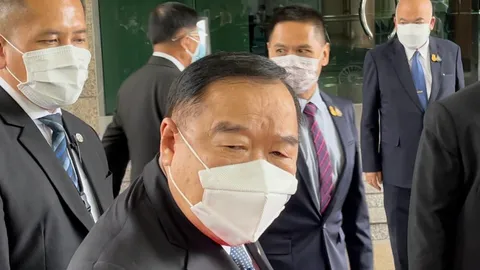 “บิ๊กป้อม” เมินโซเชียลฯ อัด “ธรรมนัส” ชี้ เรื่องก้าวไกล ร้องสอบจริยธรรม