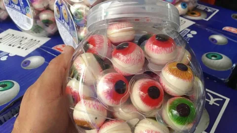 อย. กวาดล้างขนม "เยลลี่ลูกตา" ย่านตลาดสำเพ็ง มูลค่ากว่า 3 แสนบาท