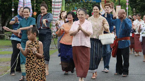 ณเดชน์-โบว์ พร้อมทัพดารา ร่วมงานบุญผะเหวด เปิดฉาก "มนต์รักหนองผักกะแยง"