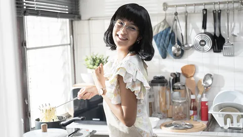 "สายป่าน" โชว์เสน่ห์ปลายจวัก ทำเมนูมัดใจ "ณัฐ" ใน "รักล้นพุง"