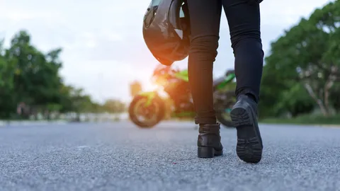 เลือกหมวกกันน็อก เต็มใบ ครึ่งใบ อันไหนดี และหมวกกันน็อก AI ทำให้น่าใส่กว่าเดิม