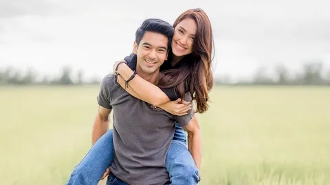 อาการคลั่งรักมันฟ้อง เมื่อหนุ่ม "อ๊อฟ ชนะพล" ขยันหยอดหวานสาว "ฮาน่า ลีวิส"