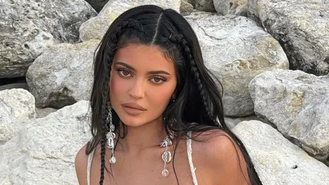 คุณหนูโลกสวย “ไคลี่ เจนเนอร์” ไม่ชอบแต่งตัวโป๊ อยากเป็นคนธรรมดามีความสุข