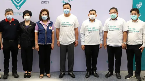 รมว.สาธารณสุข ลงพื้นที่ตรวจการให้บริการประชาชนฉีดวัคซีนโควิด