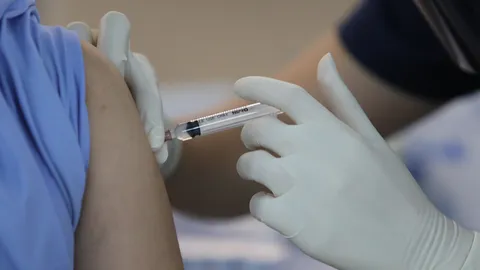 9 มหาวิทยาลัยเทคโนโลยีราชมงคลสำรวจตัวเลขฉีดวัคซีนโควิด