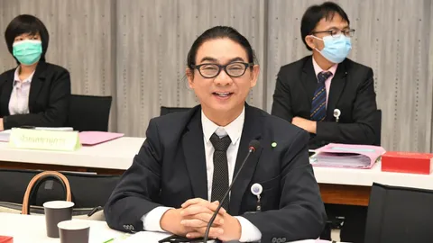 "ก้าวไกล" ตั้งคำถาม พ.ร.ก.เงินกู้ 7 แสนล้าน จะมีเยียวยาคนกลางคืนไหม