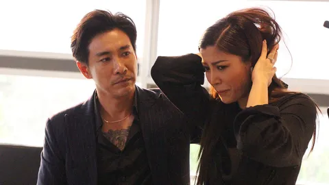 เอมมี่ โดน บอย ซ้อมหนัก แอบขโมยหลักฐานเด็ดคิดหนีเอาตัวรอด ใน "ตะวันตกดิน"