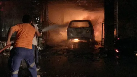 ไฟไหม้บ้านนักข่าว จ.แพร่ รถฟอร์จูนเนอร์ 2 คันเอาออกไม่ทัน วอดด้วย