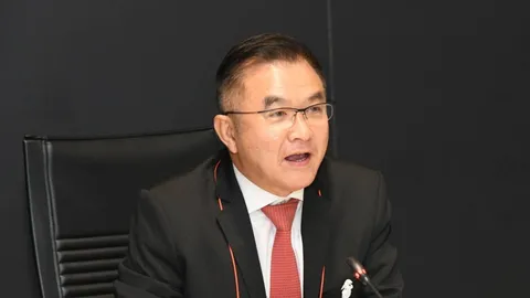 เพื่อไทย ถล่ม รัฐบาล “ผนงรจตกม” เป็นเรื่องจริง ท้ายุบสภา เปลี่ยนตัวนายกฯ