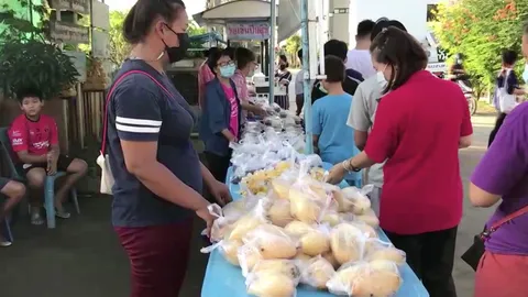 กำนันตำบลฟ้าฮ่าม ผุดรถปันสุข ช่วยชาวบ้านลดค่าใช้จ่ายจากวิกฤติโควิด-19 (คลิป)