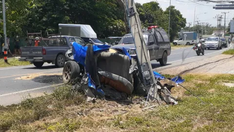 จะบวชไม่ได้บวช หนุ่มเบญจเพสเก๋งชนเสาไฟ ดับพร้อมเพื่อน 2 ศพ