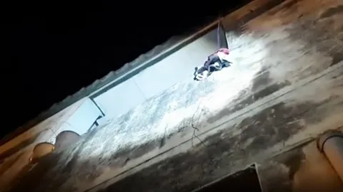  สลด หนุ่มตกงาน จากพิษโควิด พลัดตกชั้น 2 หอพัก หัวฟาดดับ คาร่องน้ำ