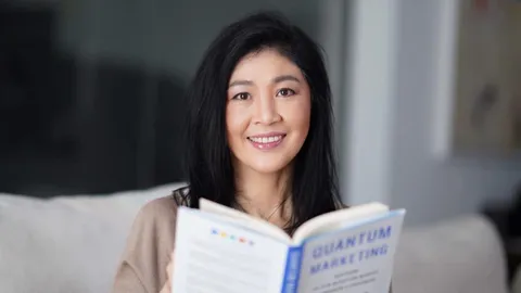 "ยิ่งลักษณ์" ชู "Quantum Marketing" ใครสนใจขอให้ "พี่โทนี่" เล่าให้ฟัง