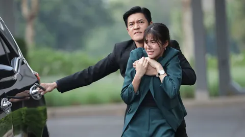 "ฟิล์ม" ทำทุกทางช่วย "เอสเธอร์" จากอันตราย ลุ้นตอนจบละคร "พายุทราย"