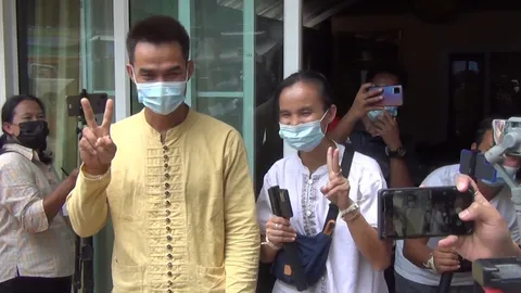 กกกอกคึกคัก แฟนคลับแห่ให้กำลังใจลุงพล พร้อมทำตามเงื่อนไขศาล