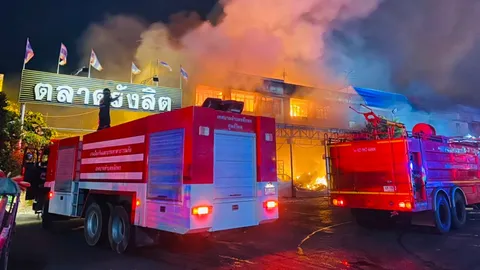 ไฟไหม้โกดังเก็บอุปกรณ์เสริมความงาม วอด 7 คูหา เสียหายกว่า 50 ล้านบาท